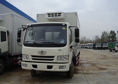 الصين ساينو تراك FAW 4X2 شاحنة مبردة صغيرة ، 5T شاحنة مقطورة تبريد الألياف الزجاجية المزود