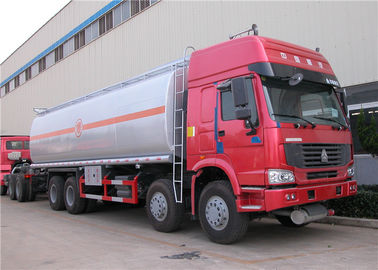 الصين الثقيلة واجب HOWO 8X4 النفط صهريج مقطورة ، 30 cbm 30000 L - 35000 L خزان النفط شاحنة المزود